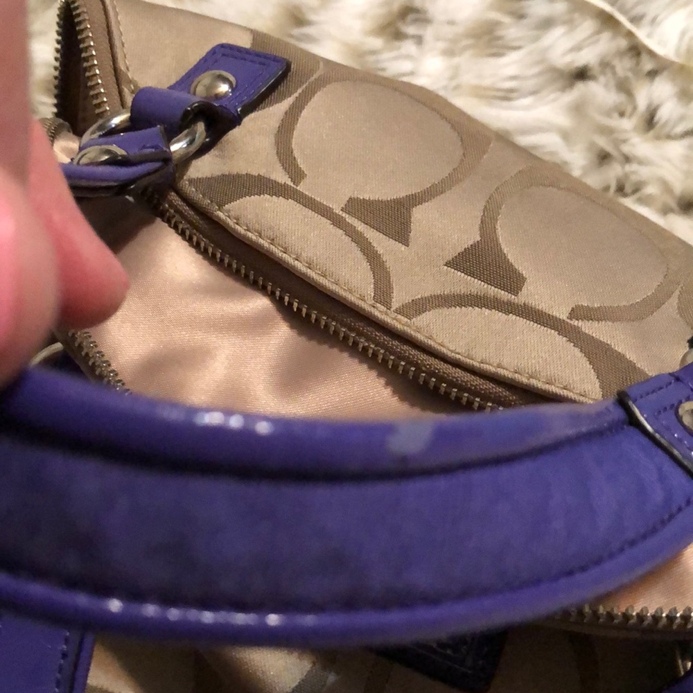 Coach Authentic Daisy Signature Fold Over - Picture 8 of 8